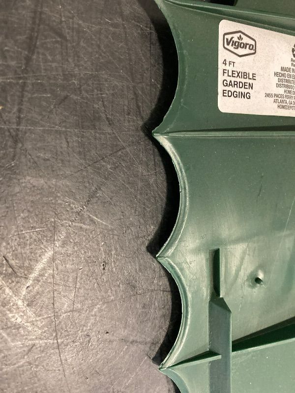 Photo 1 of MASTER MARK Premier Poundable Landscape Edging, Garden Border Landscaping, Dig Free Lawn Edge Decorative Scalloped Design, HDPE 4 ft Long (Green)