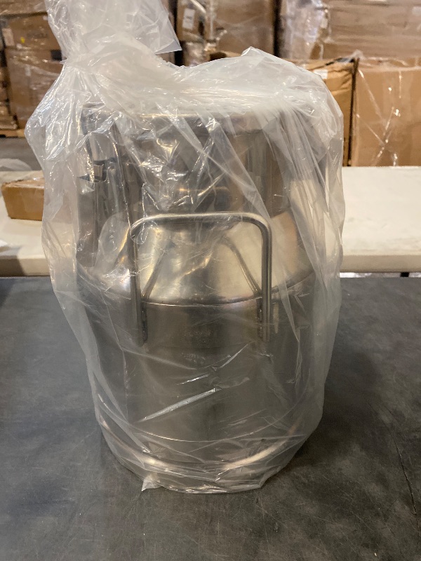 Photo 1 of 10L Stainless Steel Milk Can 2.6 Gallon Food Grade 201 Storage Container with Sealed Lid for Milk Transport Beer Brewing Oil & Water Storage Commercial & Home Use
