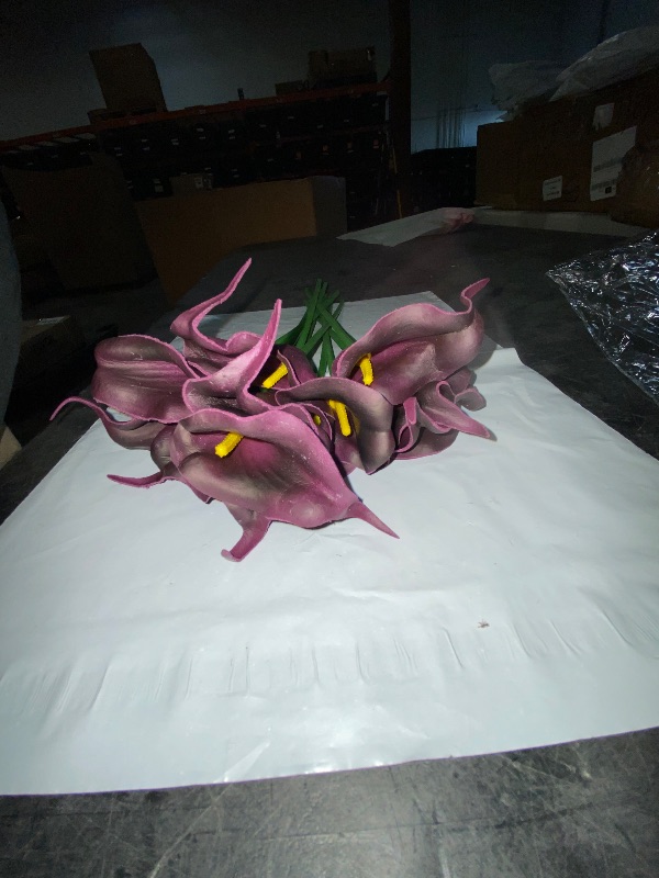 Photo 1 of Calla Lily Artificial Flowers White Wedding Bouquet Bridal Shower Party Home Flower Decoration Fake Flowers (12Pieces)
