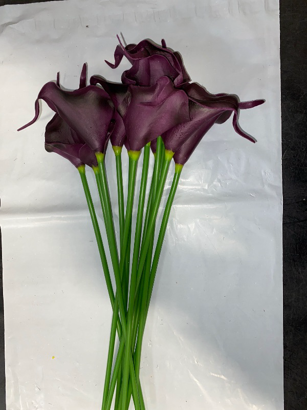 Photo 1 of Calla Lily Artificial Flowers White Wedding Bouquet Bridal Shower Party Home Flower Decoration Fake Flowers (12Pieces)
