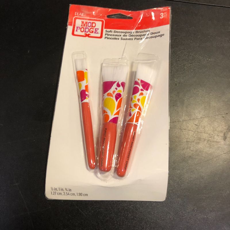 Photo 1 of Mod Podge 10615 3 Piece Short Handle Brush Set