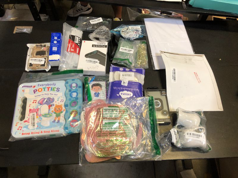 Photo 1 of miscellaneous bundle of items