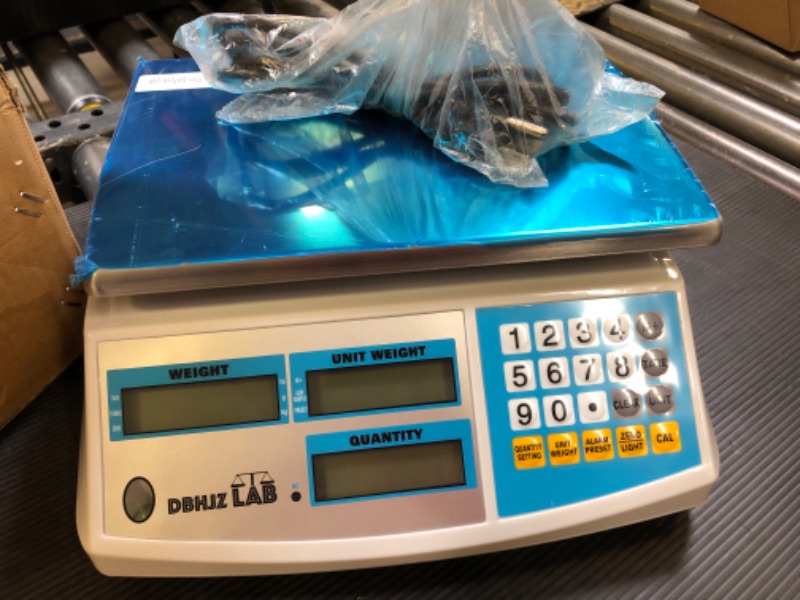 Photo 1 of Electronic Scale