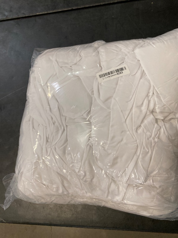 Photo 1 of Amazon Basics Soft, Lightweight Twin Size Comforter Sets, All-Season Down-Alternative 2-Piece Bedding Set, Pinch Pleat Design, Twin/TwinXL Size, Bright White