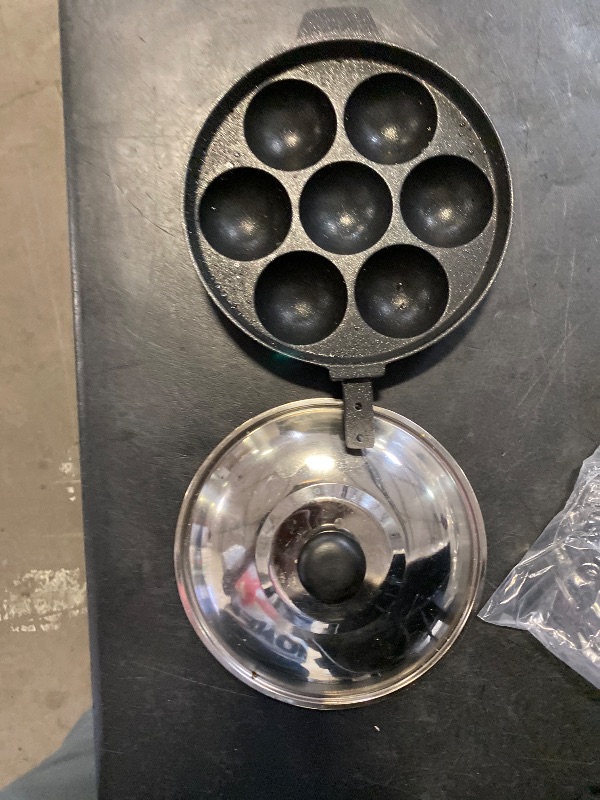 Photo 1 of G & D Appam Pan Non Stick Ebelskiver Patra Pancake Mold Aluminium Appachatty Paniyaram Pan 7 Cavity Paniyarakkal Patra Egg Maker Appe with Stainless Steel Lid Diameter 6.7 Inch