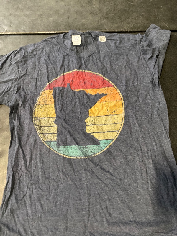 Photo 1 of Size XL Minnesota Vintage Distressed Retro Style Silhouette State T-Shirt