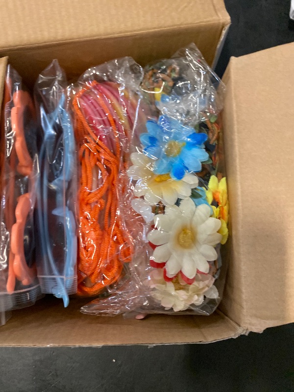 Photo 1 of 60 Pcs Groovy Hippie Party Favors 60s 70s Party Decorations Retro Round Flower Sunglasses Boho Daisy Headbands Groovy Rainbow Peace Sign Necklaces Hippie Costume Accessories for Kids (Mixed Style)