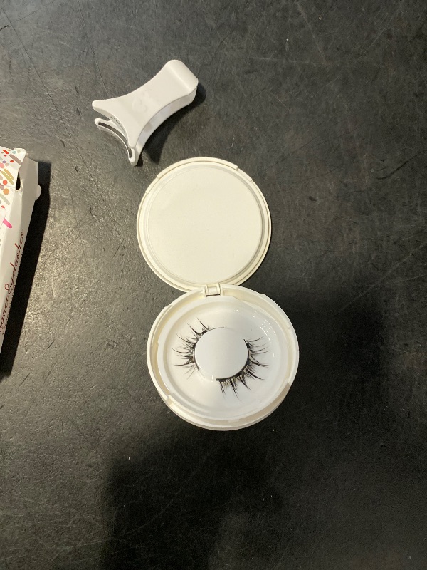 Photo 1 of Magnetic Eyelashes With Applicator, Natural-looking, No Adhesive, No Eyeliner, Soft Comfortable Magnetic Lashes, Easy to Wear, Reusable (1Pair Eyelashes)