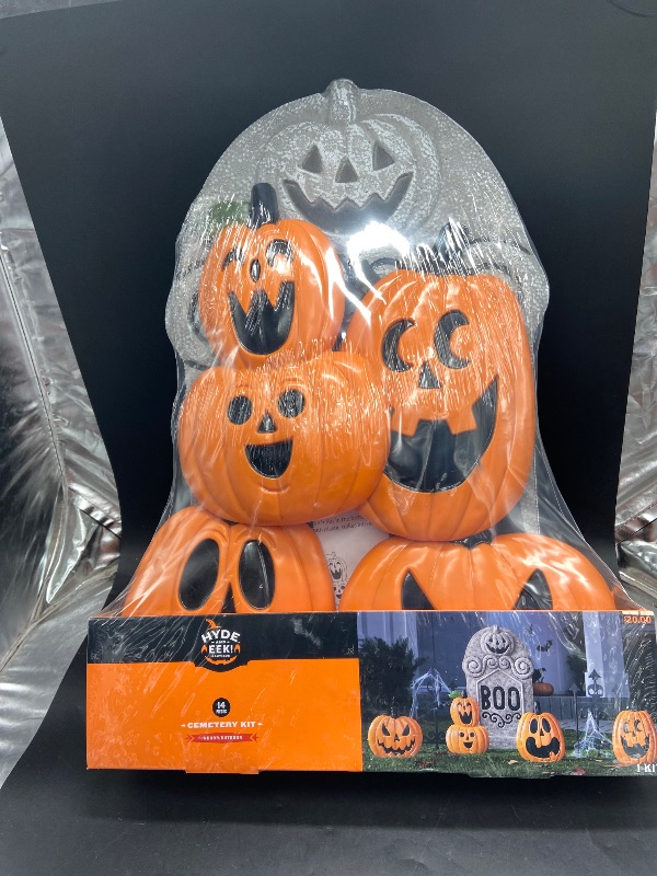 Photo 1 of 14pc Pumpkin Scene Setter Kit Halloween Decorative Prop
