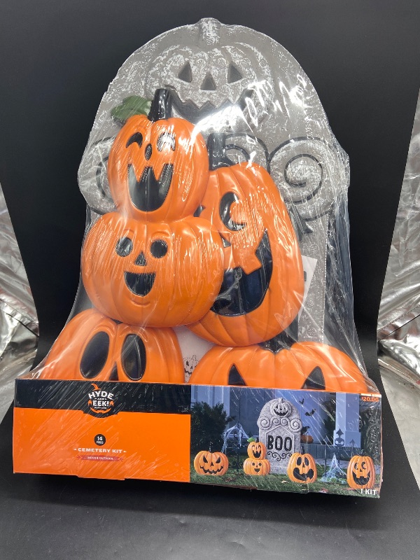 Photo 1 of 14pc Pumpkin Scene Setter Kit Halloween Decorative Prop hyde and eek 