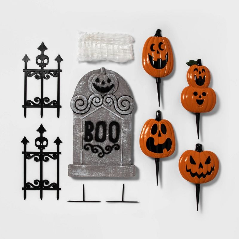 Photo 1 of 14pc Pumpkin Scene Setter Kit Halloween Decorative Prop hyde and eek
