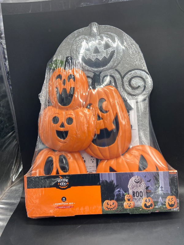 Photo 1 of 14pc Pumpkin Scene Setter Kit Halloween Decorative Prop