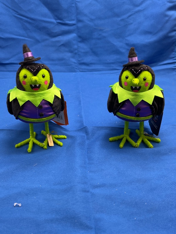 Photo 1 of 2 - Featherly Friends Figurine Hyde & Eek