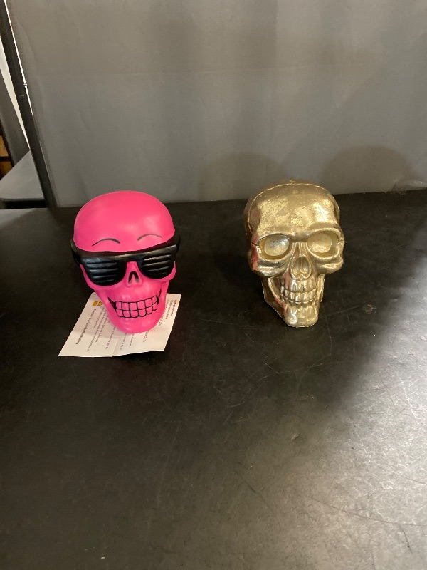 Photo 1 of Set of 2 - Halloween accessories. 