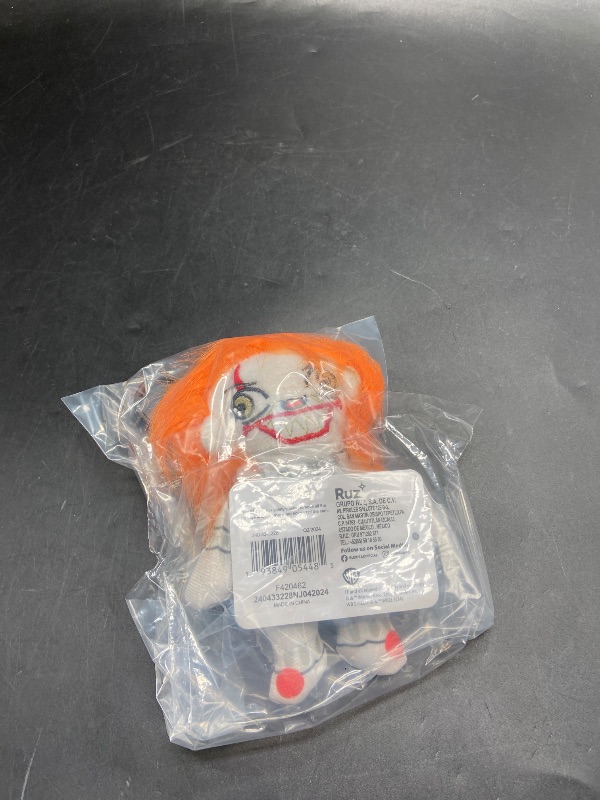 Photo 1 of Warner Bros. 6" IT Movie Pennywise Plush Halloween Decorative Clip