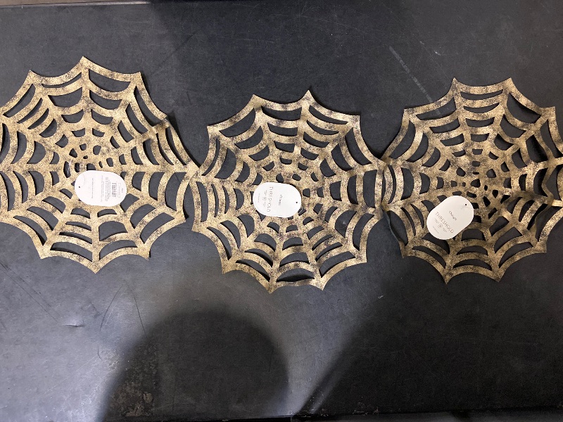Photo 1 of Pack of 3 - Halloween charger Plate  