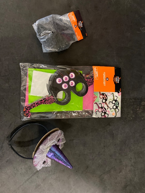 Photo 1 of 3 Item bundle - Halloween accessories 