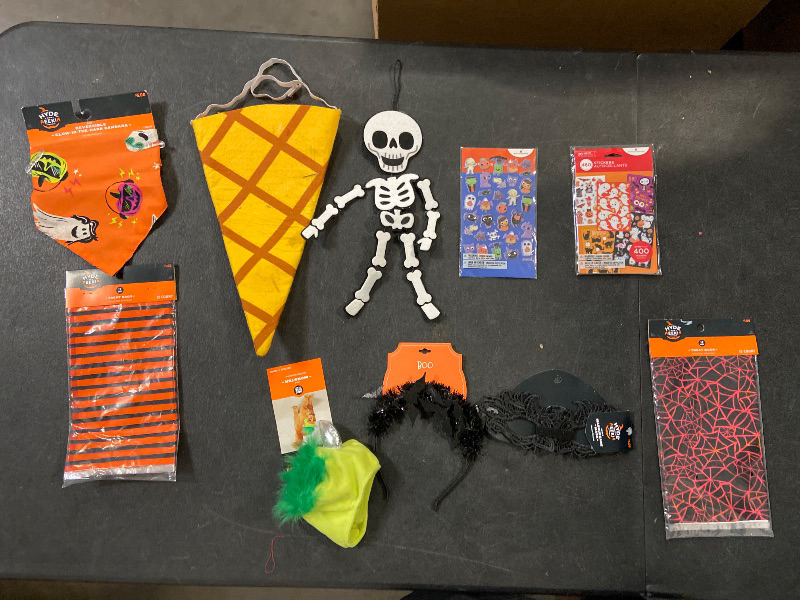 Photo 1 of 10 Items - Halloween accessories 