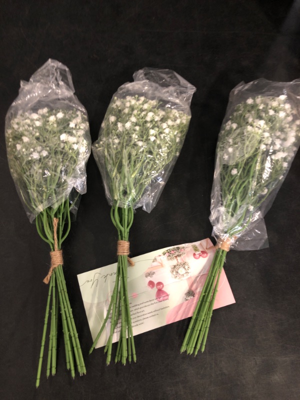 Photo 1 of Serwalin 30Pcs Babys Breath Artificial Flowers, Baby Breath Flowers Artificial Bulk, Faux White Gypsophila Babies Breath Flowers Artificial for Wedding Floral Arrangement Party Home Decor
