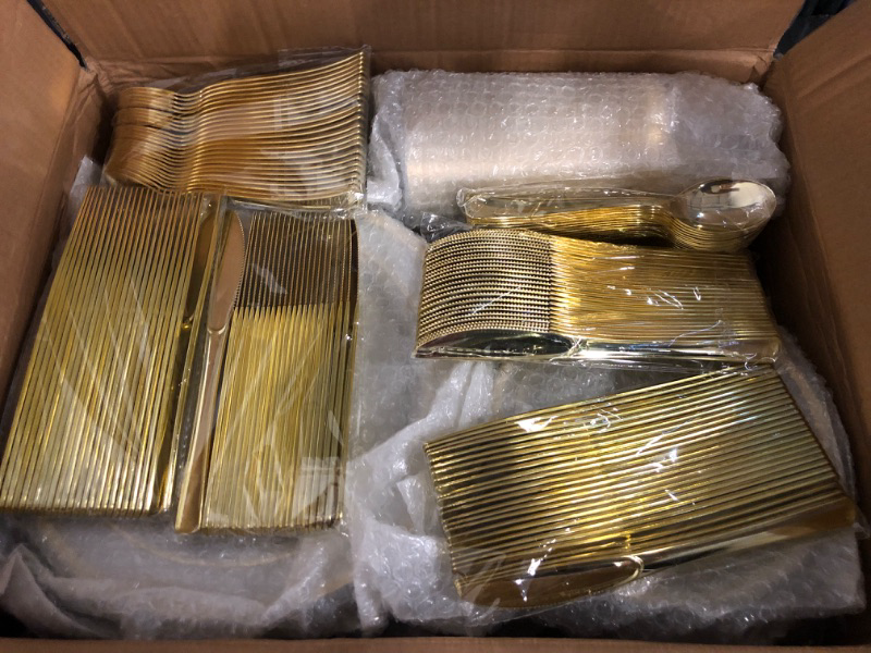 Photo 1 of BESTVIP 600PCS Clear Gold Plastic Plate Set (100 Guests), Plastic Plates for Party Wedding Birthday, Disposable Dinnerware Set of 200 Plates, 200 Forks, 100 Spoons, 100 Knives for Christmas