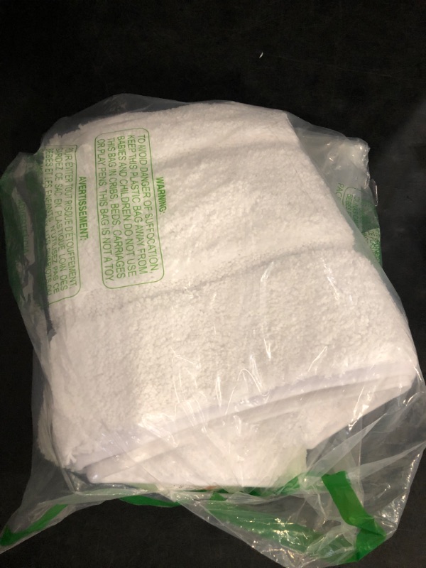 Photo 1 of Color&Geometry Ultra Soft Bathroom Rugs Non Slip Washable,Absorbent Bath Mat Quick Dry,Premium Microfiber Plush Bathroom Rug for Bathtub and Shower Floor,White,17"x30"