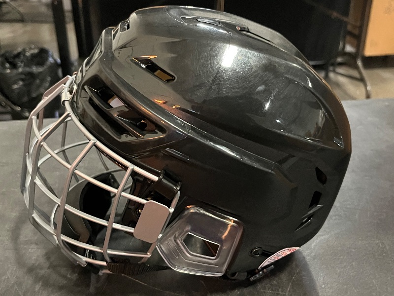 Photo 1 of (S) Ice Hockey Helmet Breathable Hockey Helmet with Cage for Youth Adult