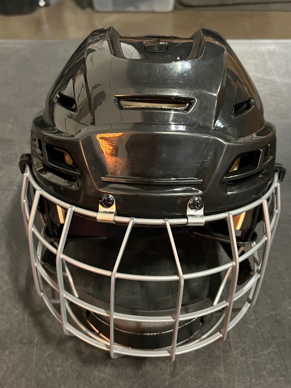 Photo 1 of (S) Ice Hockey Helmet Breathable Hockey Helmet with Cage for Youth Adult