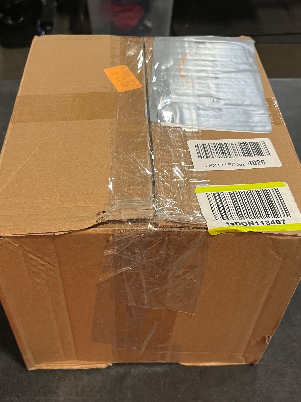 Photo 1 of (S) Ice Hockey Helmet Breathable Hockey Helmet with Cage for Youth Adult