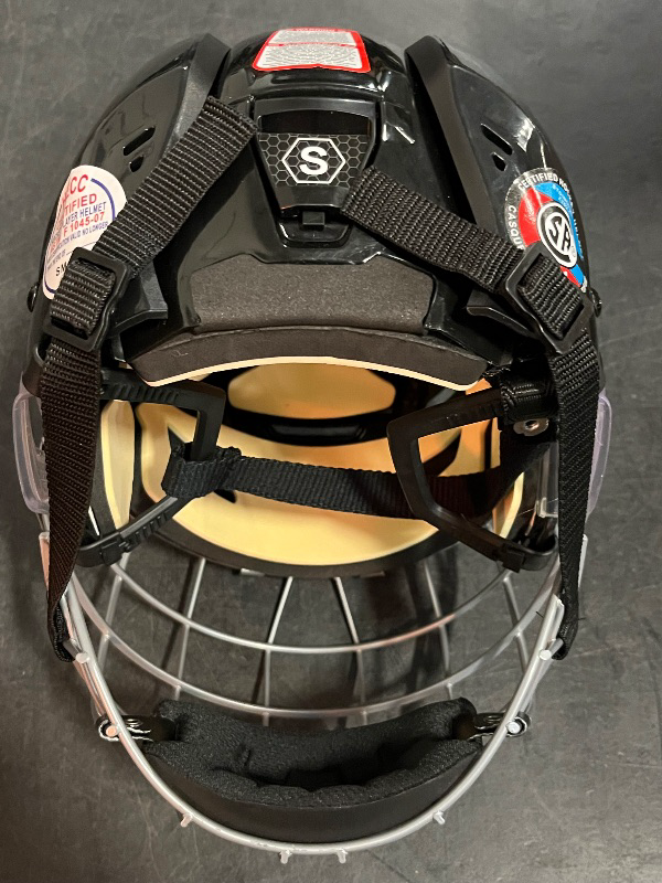 Photo 1 of (S) Ice Hockey Helmet Breathable Hockey Helmet with Cage for Youth Adult