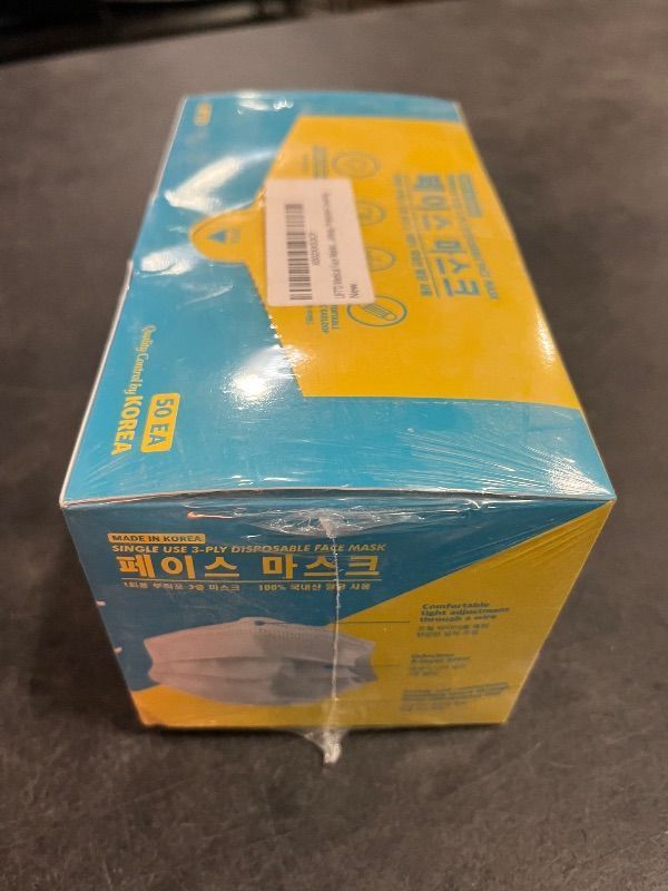 Photo 1 of Made in Korea LIFT'D 3-Layer WHITE Medical Face Masks, 50 Count(Pack of 1)
