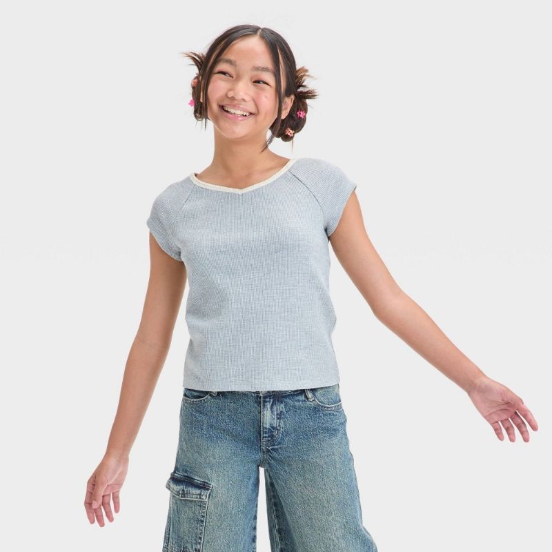 Photo 1 of (S) Girls' Short Sleeve Waffle Knit T-Shirt - Art Class™ Heather Gray S: Recycled Polyester, V Neck, Pullover
