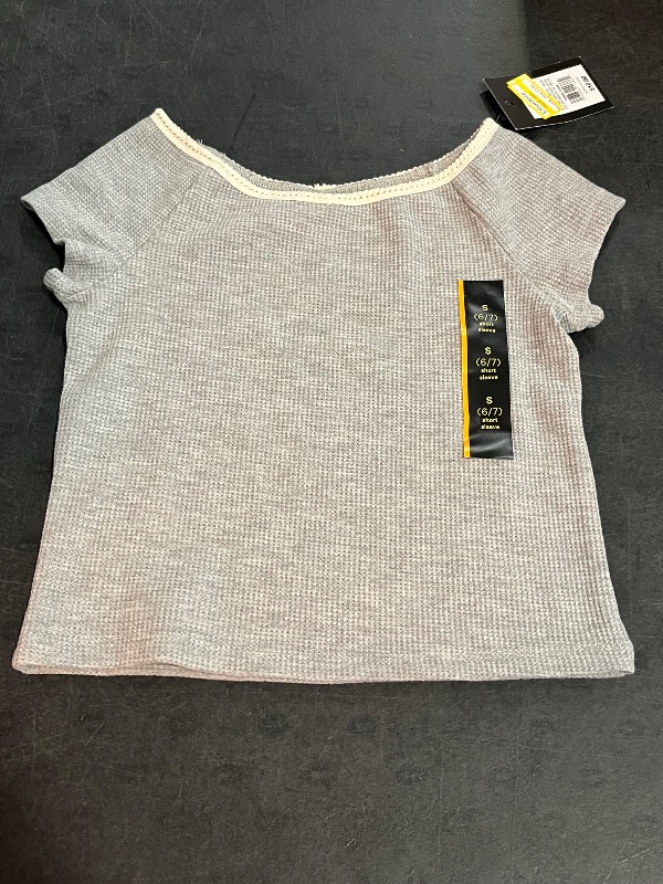 Photo 1 of (S) Girls' Short Sleeve Waffle Knit T-Shirt - Art Class™ Heather Gray S: Recycled Polyester, V Neck, Pullover
