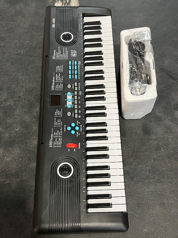 Photo 1 of 61 keys keyboard piano, Electronic Digital Piano with Built-In Speaker Microphone, Portable Keyboard Gift Teaching for Beginners, electric piano for kids