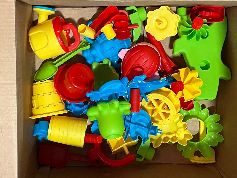 Photo 1 of Kids Water Table 6-Tier Sand and Water, Rotatable Activity Pool with Beach Toys Set, Outdoor Fun for Patio, Backyard, Playground, Picnic, Park, Garden Entertainment