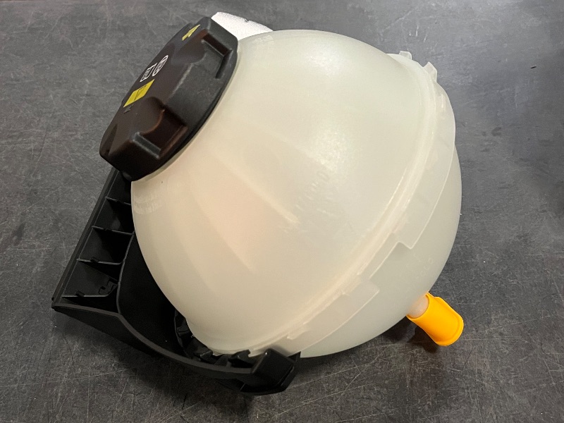 Photo 1 of Coolant Reservoir Tank With Cap Fit for BMW 2012-2018 118i 125i 228i 228i xDrive 320i GT xDrive 328i 428i xDrive Gran Coupe OE# 17137642158, 17137609469, 603-880, 603880