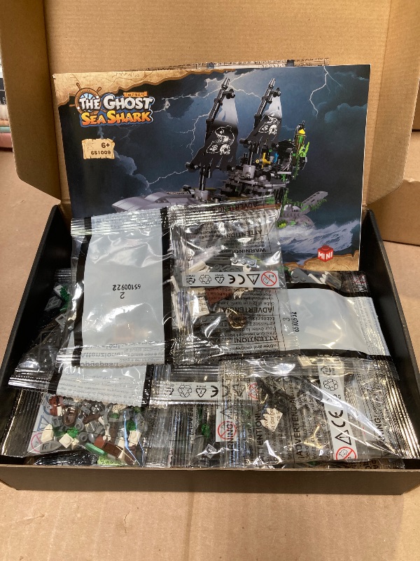 Photo 1 of hhohio Pirate Ship Building Toys, Creative Ghost Shark Pirate Ship Building Sets, Jaws Model Ship Building Bricks Set for Kids(1155 PCS)