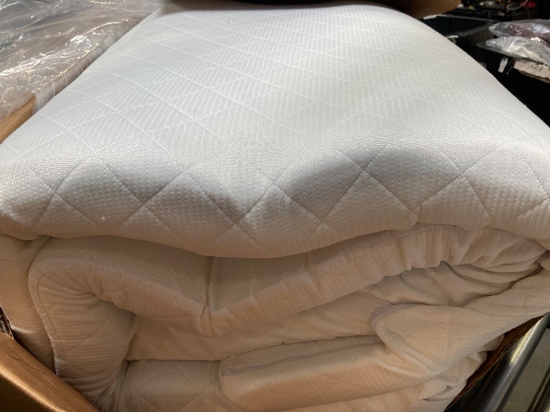 Photo 1 of  CISTNYS 3” Cooling Memory Foam Mattress Topper Queen 