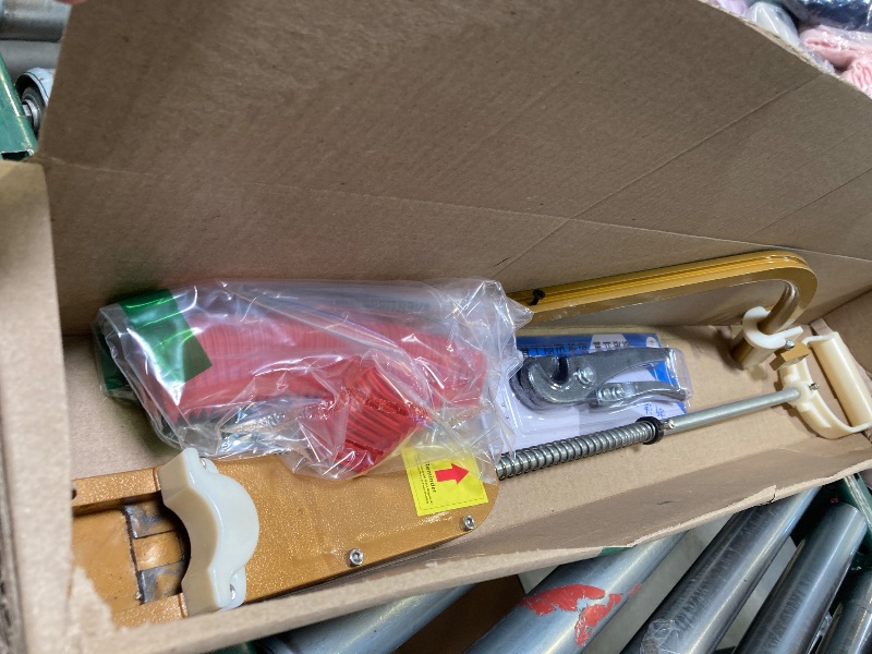Photo 1 of MOOFI Foamboard PEX Stapler, Stand Up Manual Stapler for Wood and Foam Board, 1-1/2? Staples for 1? and 2? Foamboard,1100 Pcs Foamboard Staples
