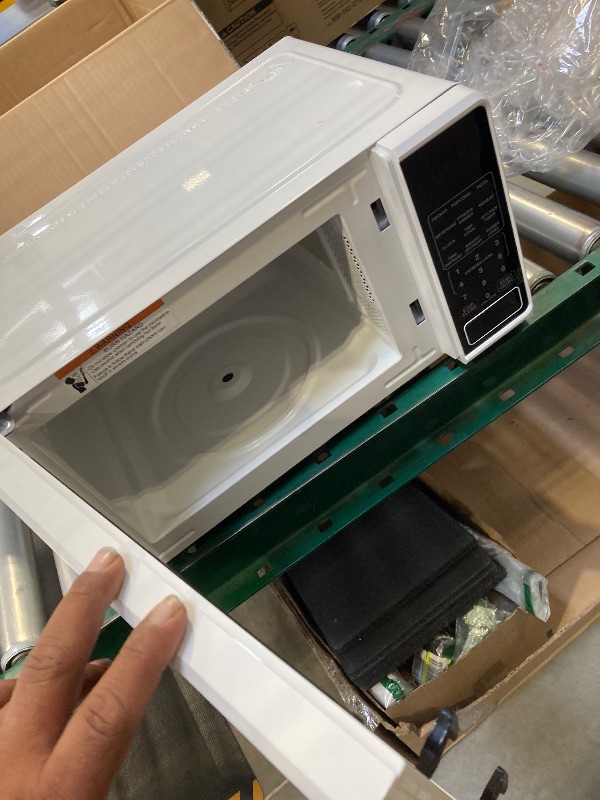 Photo 1 of 0.7 Cu ft Countertop Microwave Oven, 700 Watts, White