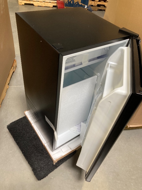 Photo 1 of Galanz 3.3 Cu ft One Door Mini Fridge, Black Estar