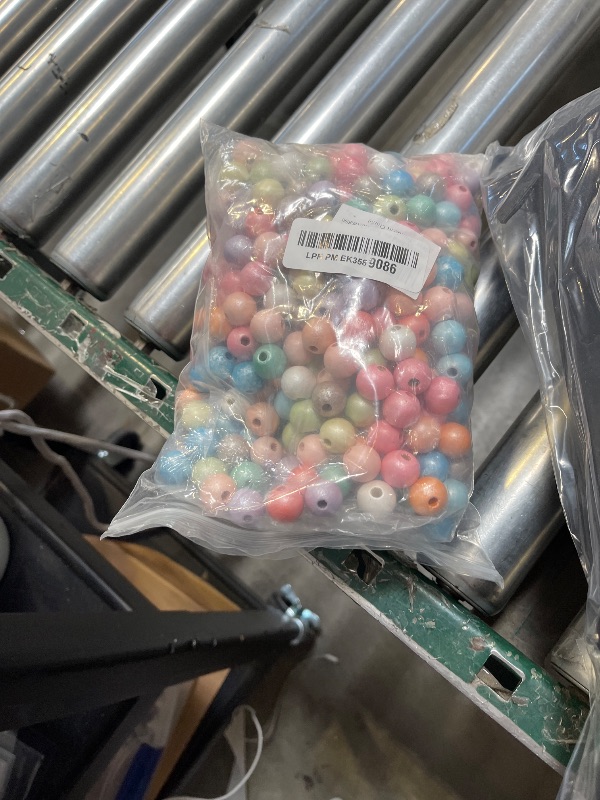 Photo 1 of [390PCS] Colorful Wooden Beads, 16mm Large Round Paint Natural Wood Beads Loose Beads Wooden Spacer Beads Bulk for DIY Crafts Home Party Festival Decoration