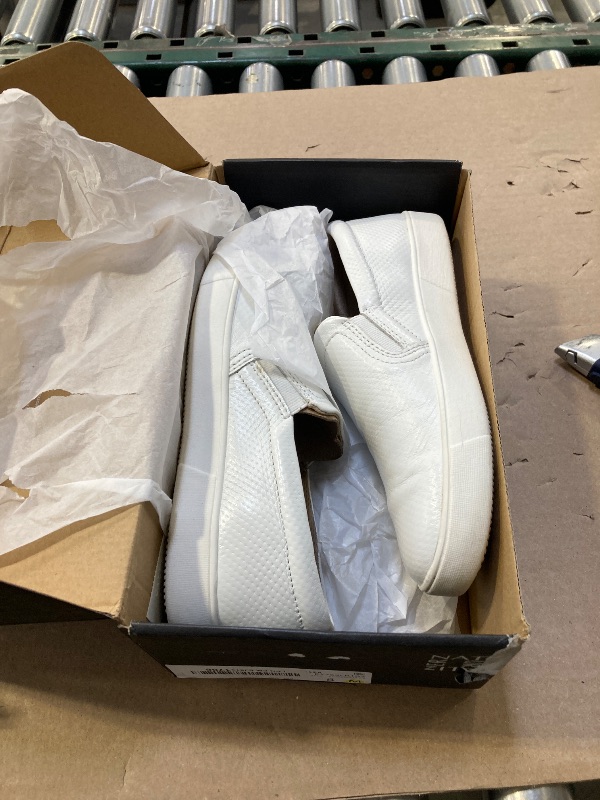 Photo 1 of Naturalizer Womens Marianne Sneaker White Perforated Leather 8 M