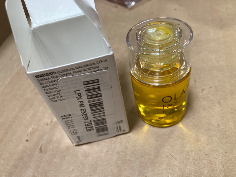 Photo 1 of Olaplex No. 7 Bonding Oil, Concentrated High Shine Oil, Heat Protectant, Visibly Smooths & Softens Hair, Added Color Vibrancy, Up to 72 Hour Frizz Control, For All Hair Types, 1 fl oz
