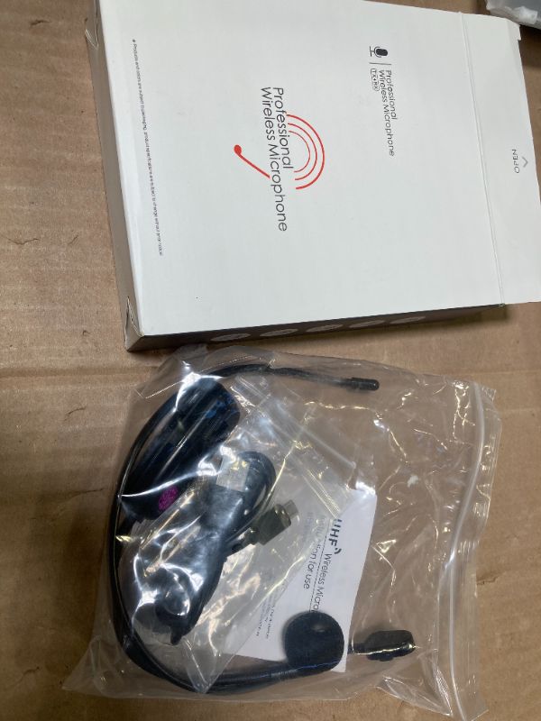 Photo 1 of voice cmd Wireless Microphone Headset W/Screen, UHF Wireless Headset Mic System, 160ft Range, Headset or Handheld 1/8'' and 1/4'' Plug, for Speakers, Voice Amplifier, PA System, Church, Teacher
