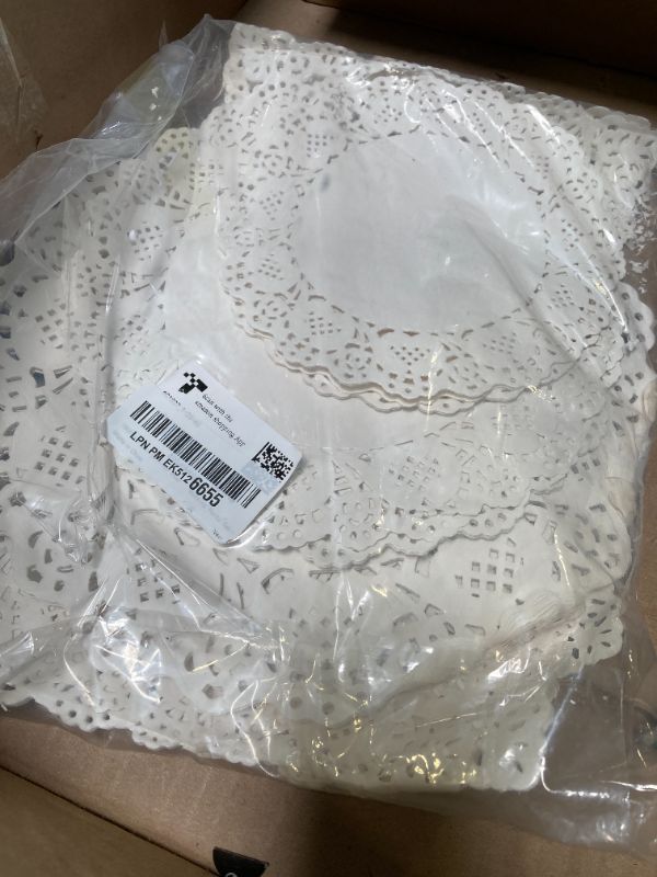 Photo 1 of 150Pcs Paper Doilies Assorted Sizes White Lace Paper Doilies Disposable Doily Rectangle Round Paper Doilies for Dessert Trays Tables Furniture Buffet Cake Fried Food Wedding Party Tableware Decor