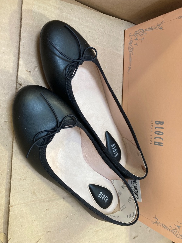 Photo 1 of Bloch Women's Arpina Ballet Flat, Black, 6