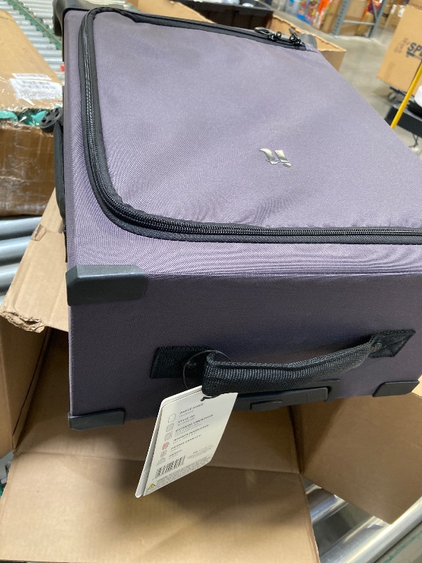 Photo 1 of *USED*--it luggage MaXpace 22" Softside UltraLight Carry-On Spinner, Magnet