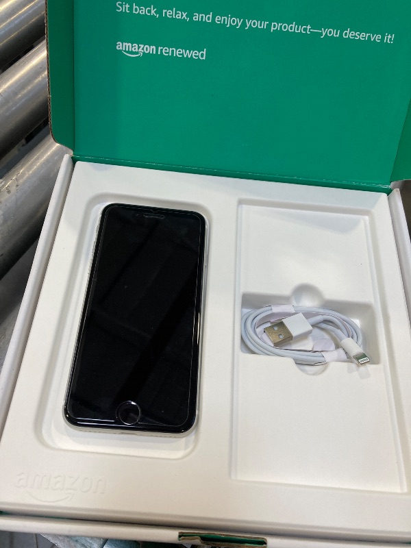 Photo 1 of Apple iPhone SE (2nd Generation), 64GB, White, Unlocked (Renewed Premium)