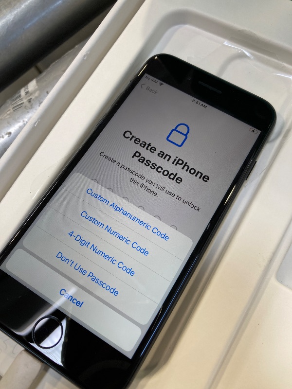 Photo 1 of Apple iPhone SE 3rd Gen, 64GB, Midnight - Unlocked (Renewed Premium)