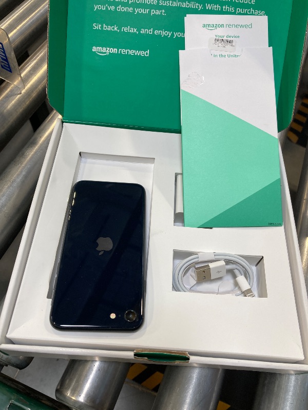 Photo 1 of Apple iPhone SE 3rd Gen, 64GB, Midnight - Unlocked (Renewed Premium)